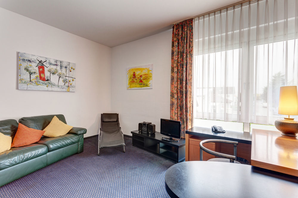 Plaza Suites Рюссельхайм Экстерьер фото